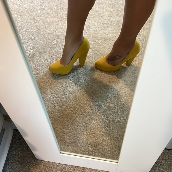 Mustard Yellow Heels, suede material size 6, from forever 21 - Picture 5 of 6